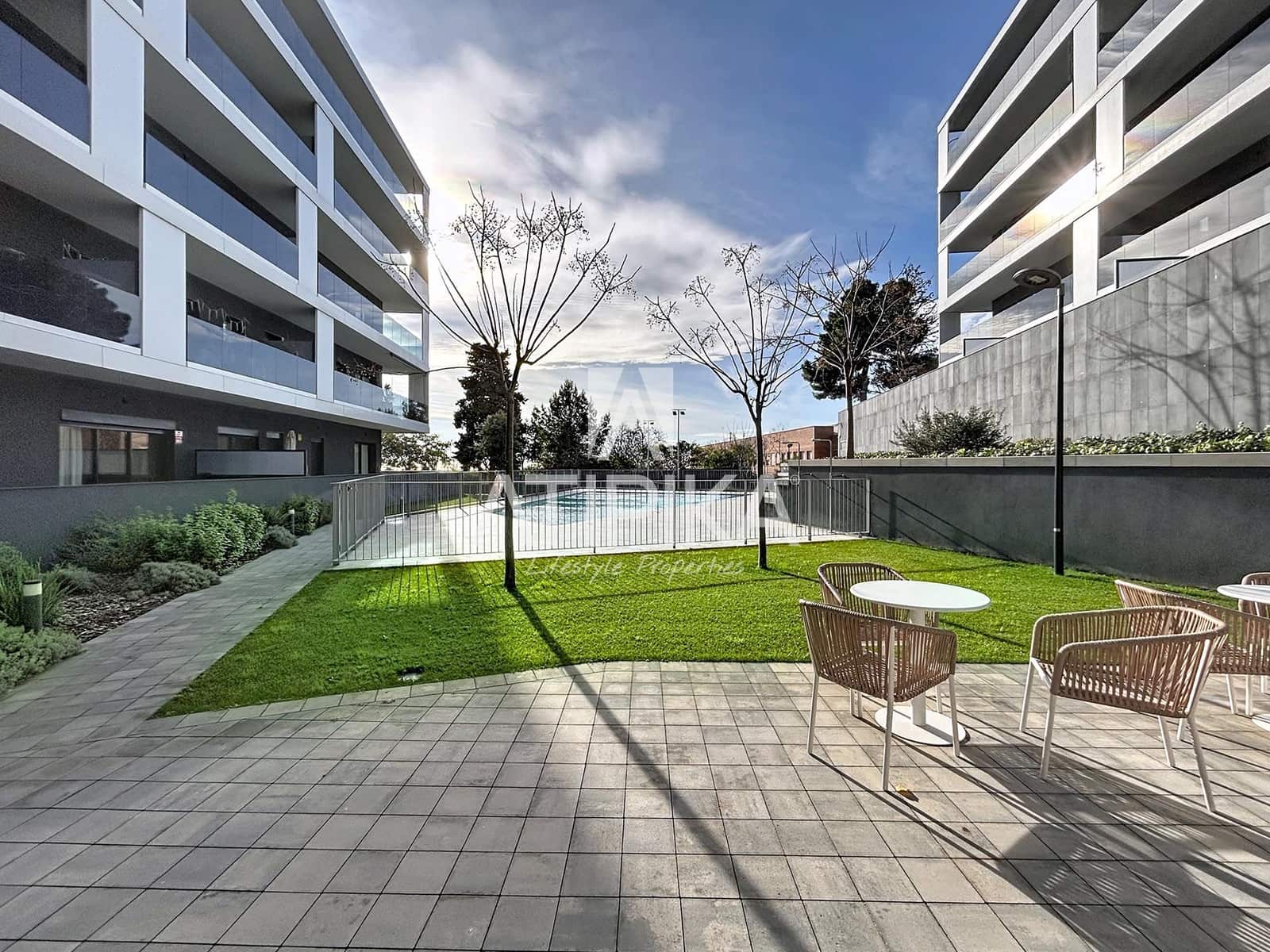 2 makuuhuone Kattohuoneisto vuokrattavana paikassa Esplugues de Llobregat mukana uima-altaan - 2 500 € (Ref: 9548765)