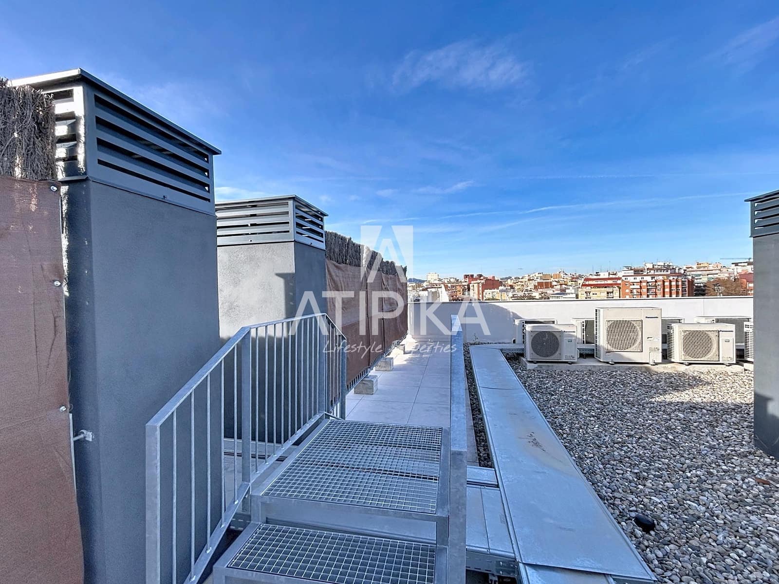 2 makuuhuone Kattohuoneisto vuokrattavana paikassa Esplugues de Llobregat mukana uima-altaan - 2 500 € (Ref: 9548765)