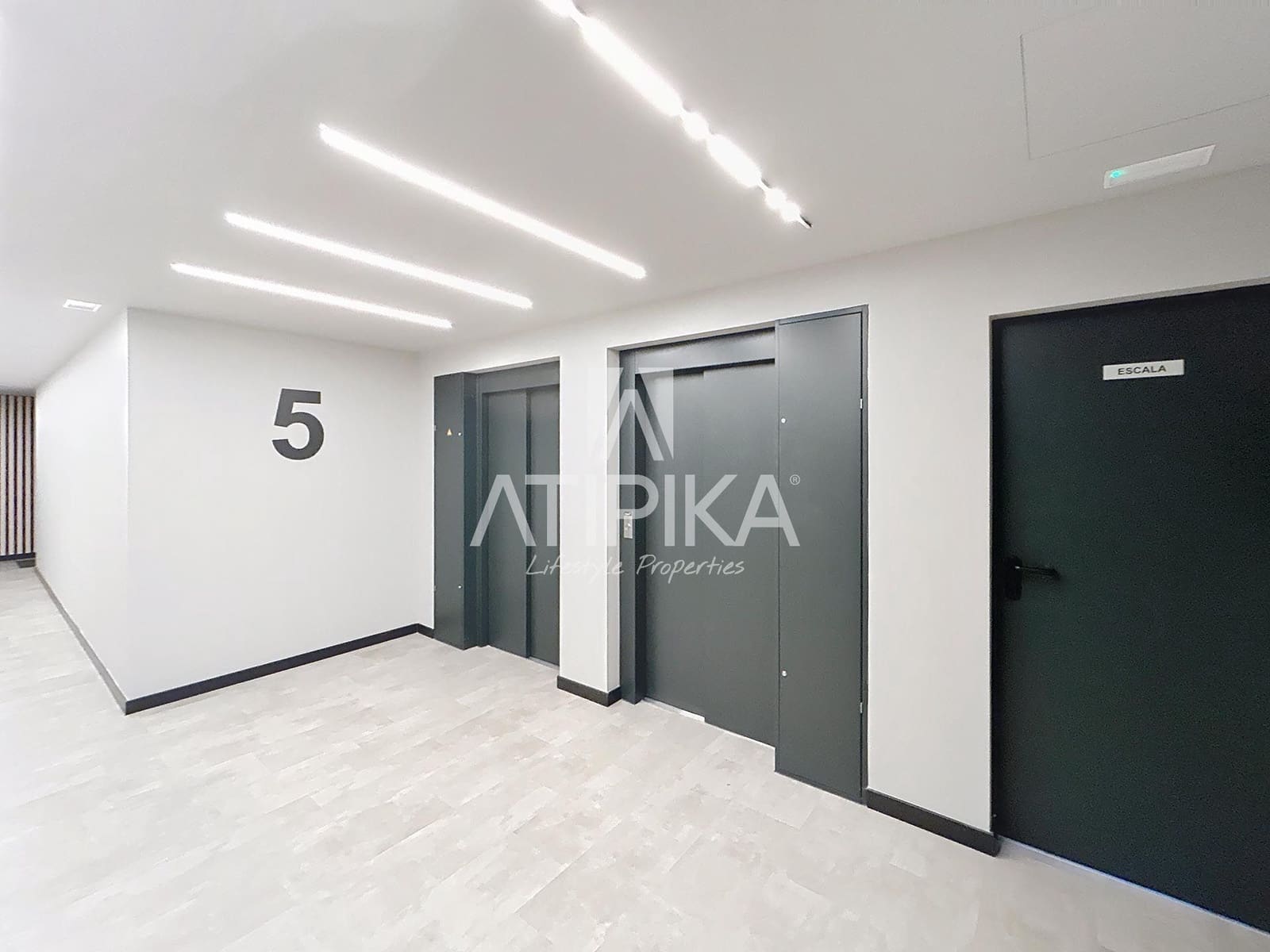 2 makuuhuone Kattohuoneisto vuokrattavana paikassa Esplugues de Llobregat mukana uima-altaan - 2 500 € (Ref: 9548765)