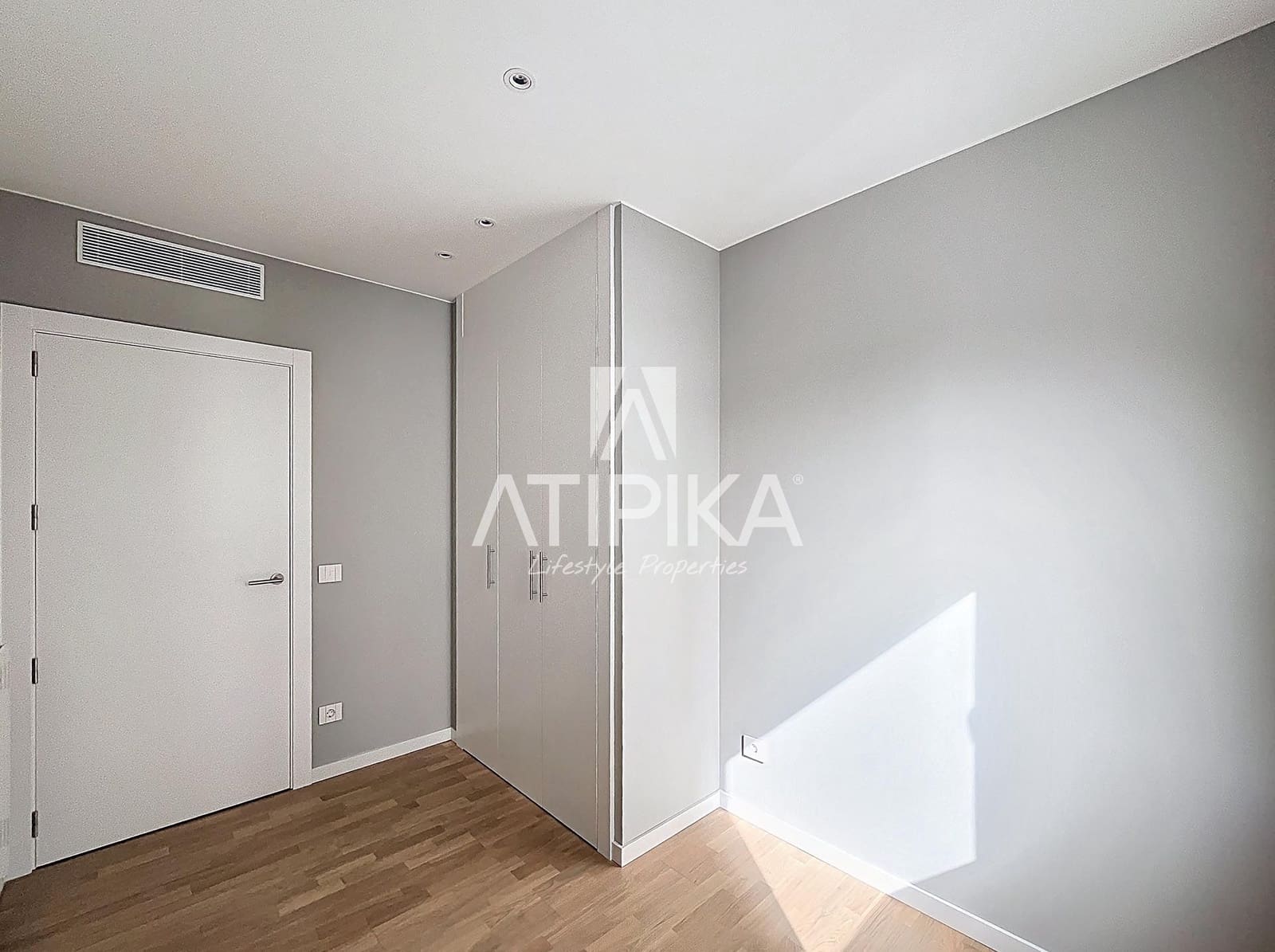 4 bedroom Apartment for sale in Badalona with pool - € 657,000 (Ref: 9548769)