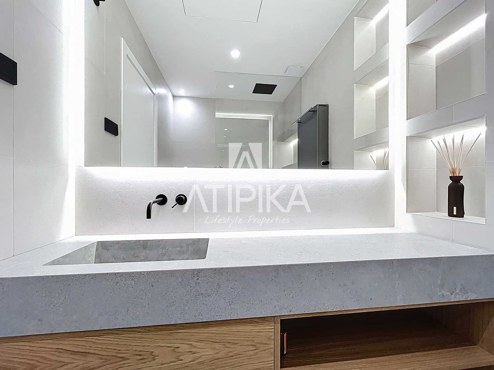 3 bedroom Apartment for sale in Barcelona city - € 1,800,000 (Ref: 9548795)