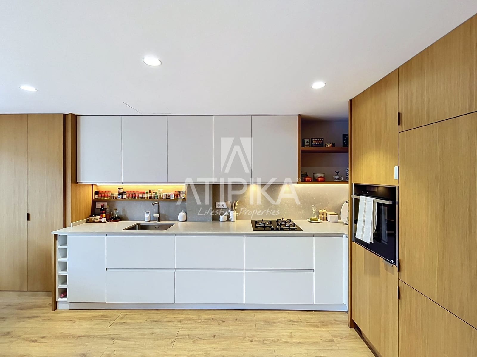3 bedroom Apartment for sale in Barcelona city - € 620,000 (Ref: 9941293)