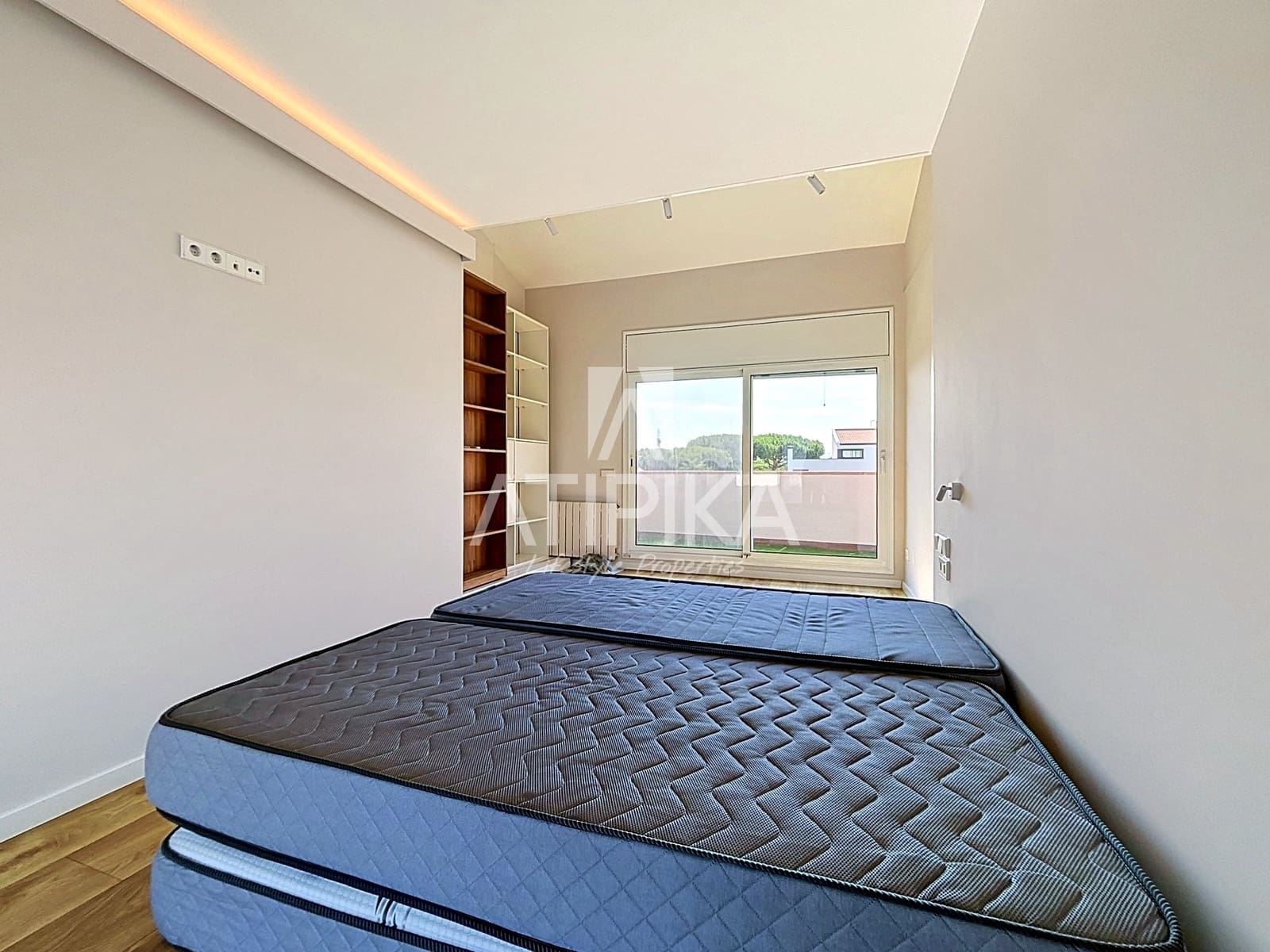 4 bedroom Villa for rent in Gava with pool garage - € 6,000 (Ref: 9941316)