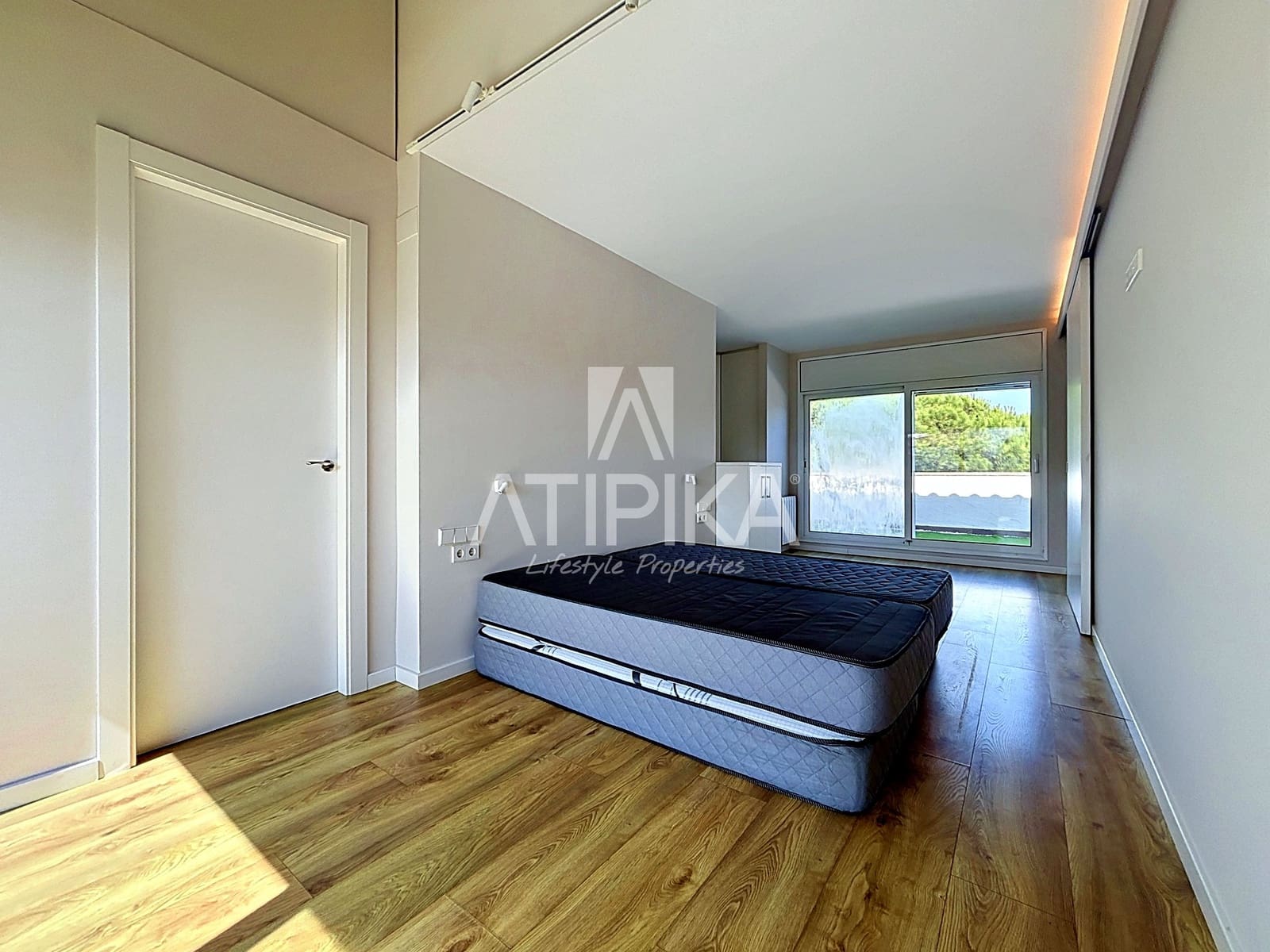 4 bedroom Villa for rent in Gava with pool garage - € 6,000 (Ref: 9941316)