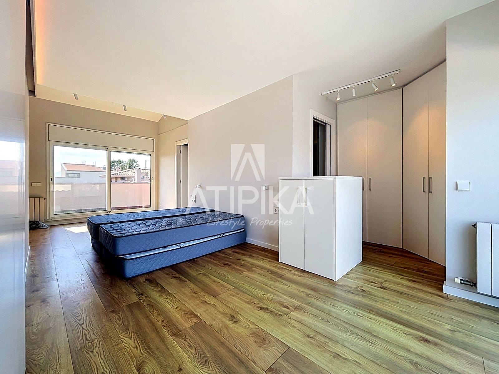 4 bedroom Villa for rent in Gava with pool garage - € 6,000 (Ref: 9941316)