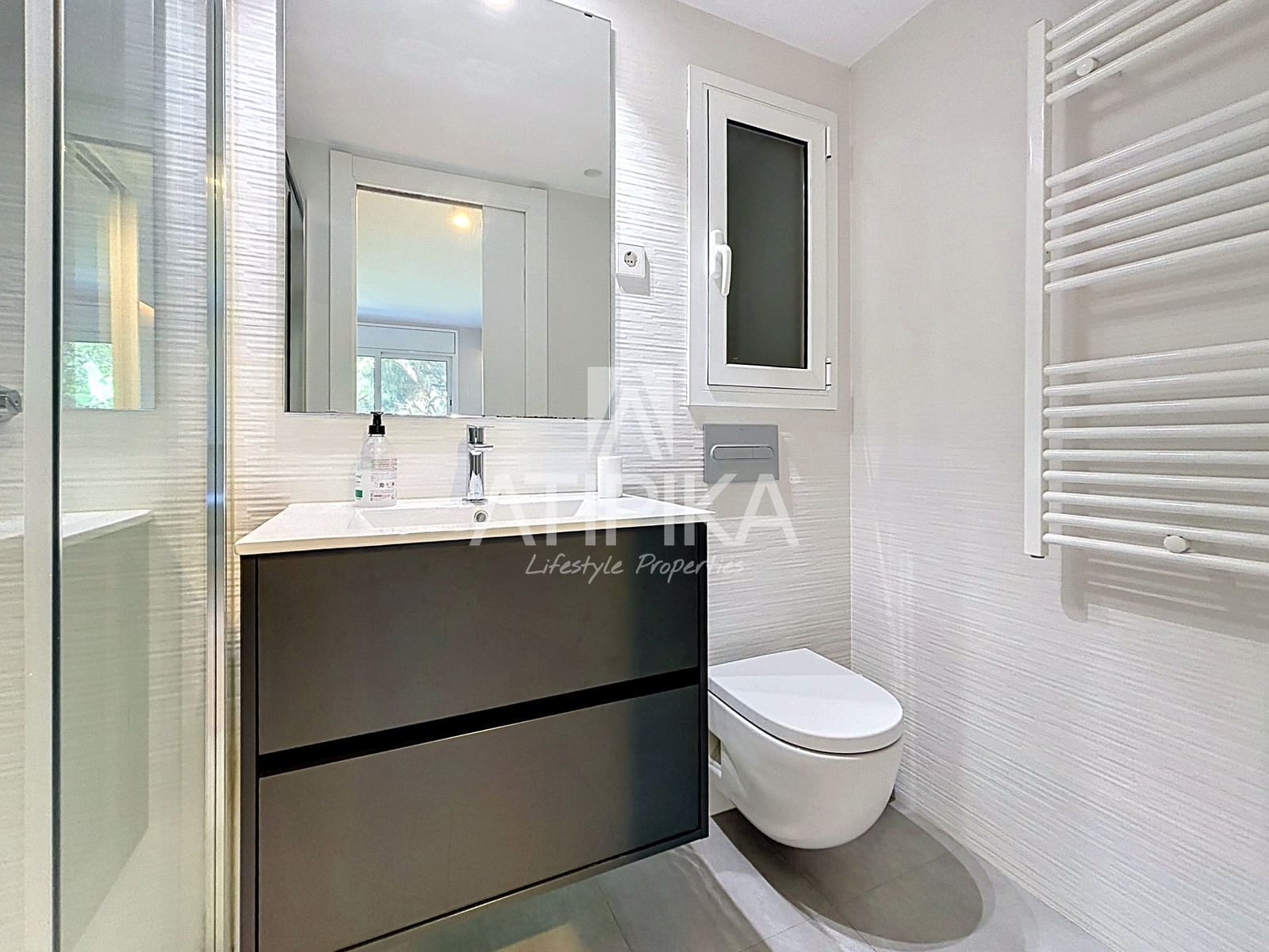 4 bedroom Villa for rent in Gava with pool garage - € 6,000 (Ref: 9941316)