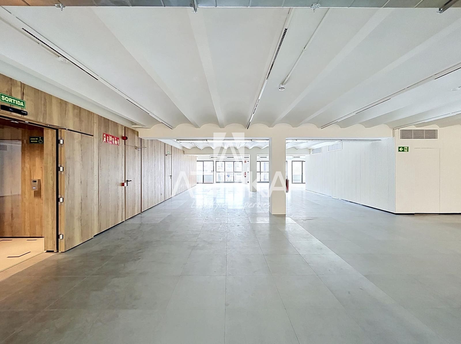 Kontor til leje i Barcelona by - € 17.328 (Ref: 9941335)