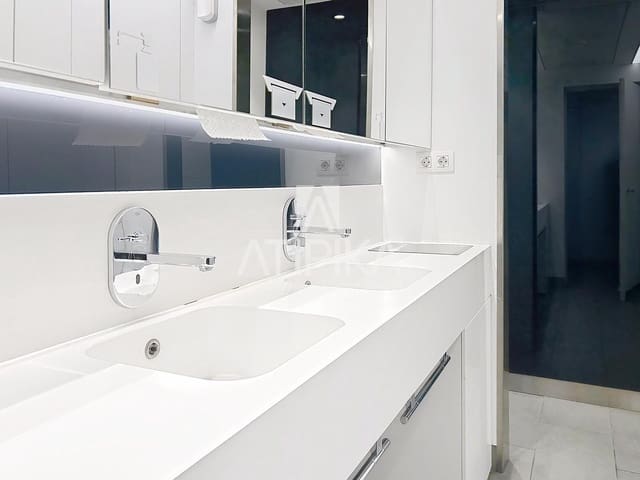7 bedroom Office for rent in Barcelona city - € 16,080 (Ref: 9941339)