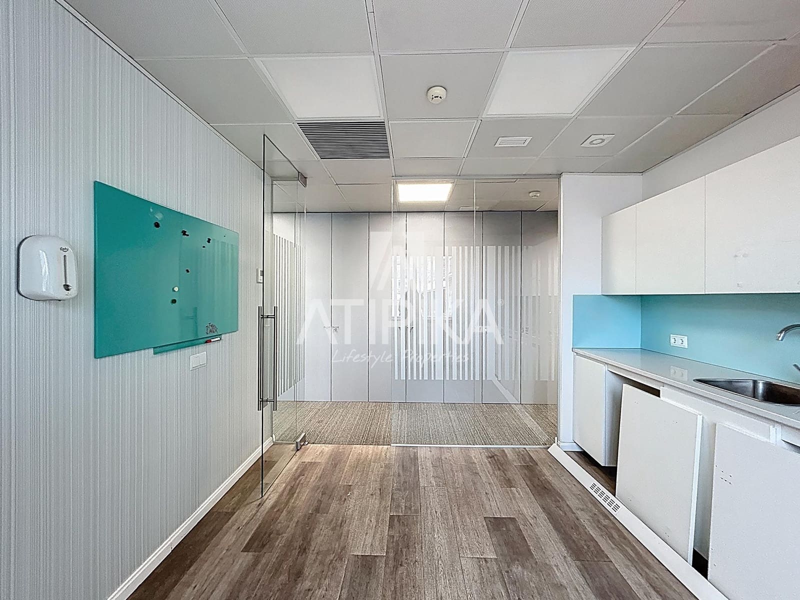 Oficina de 7 habitaciones en Barcelona ciudad en alquiler - 16.080 € (Ref: 9941339)