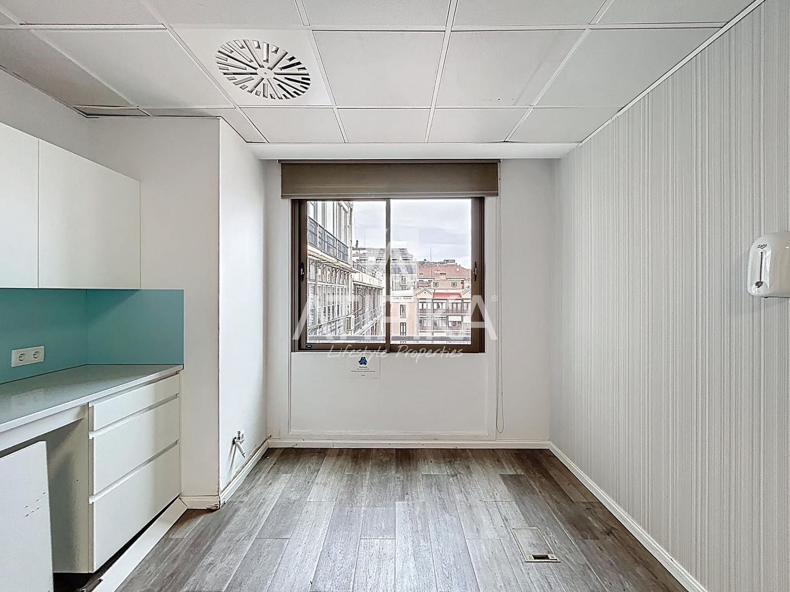 Oficina de 7 habitaciones en Barcelona ciudad en alquiler - 16.080 € (Ref: 9941339)