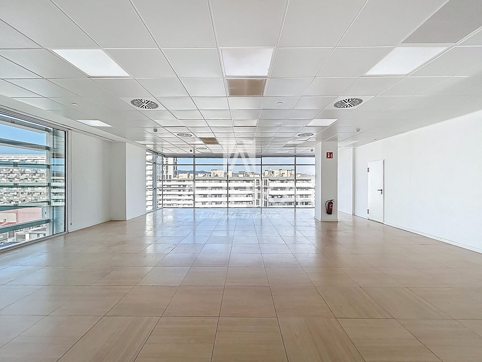 Kontor til leje i Barcelona by - € 5.680 (Ref: 9941342)