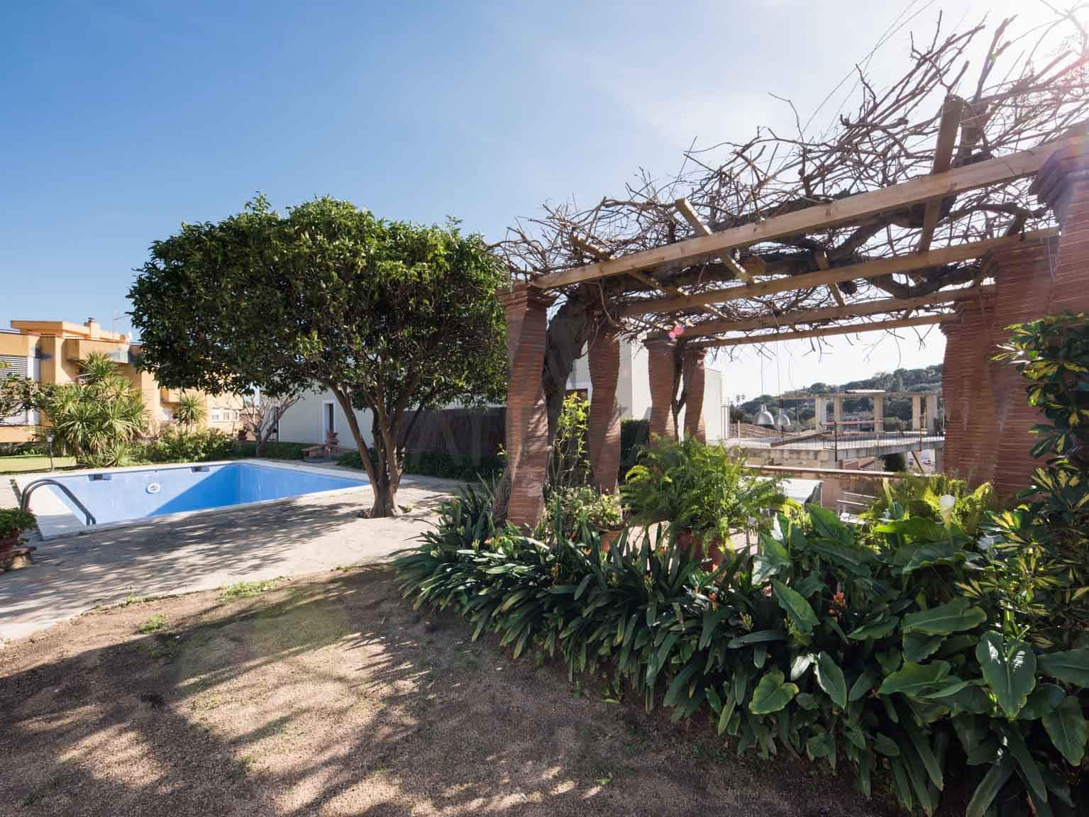 11 soveværelse Finca/Landehus til salg i Cabrera de Mar med swimmingpool - € 1.200.000 (Ref: 9941347)