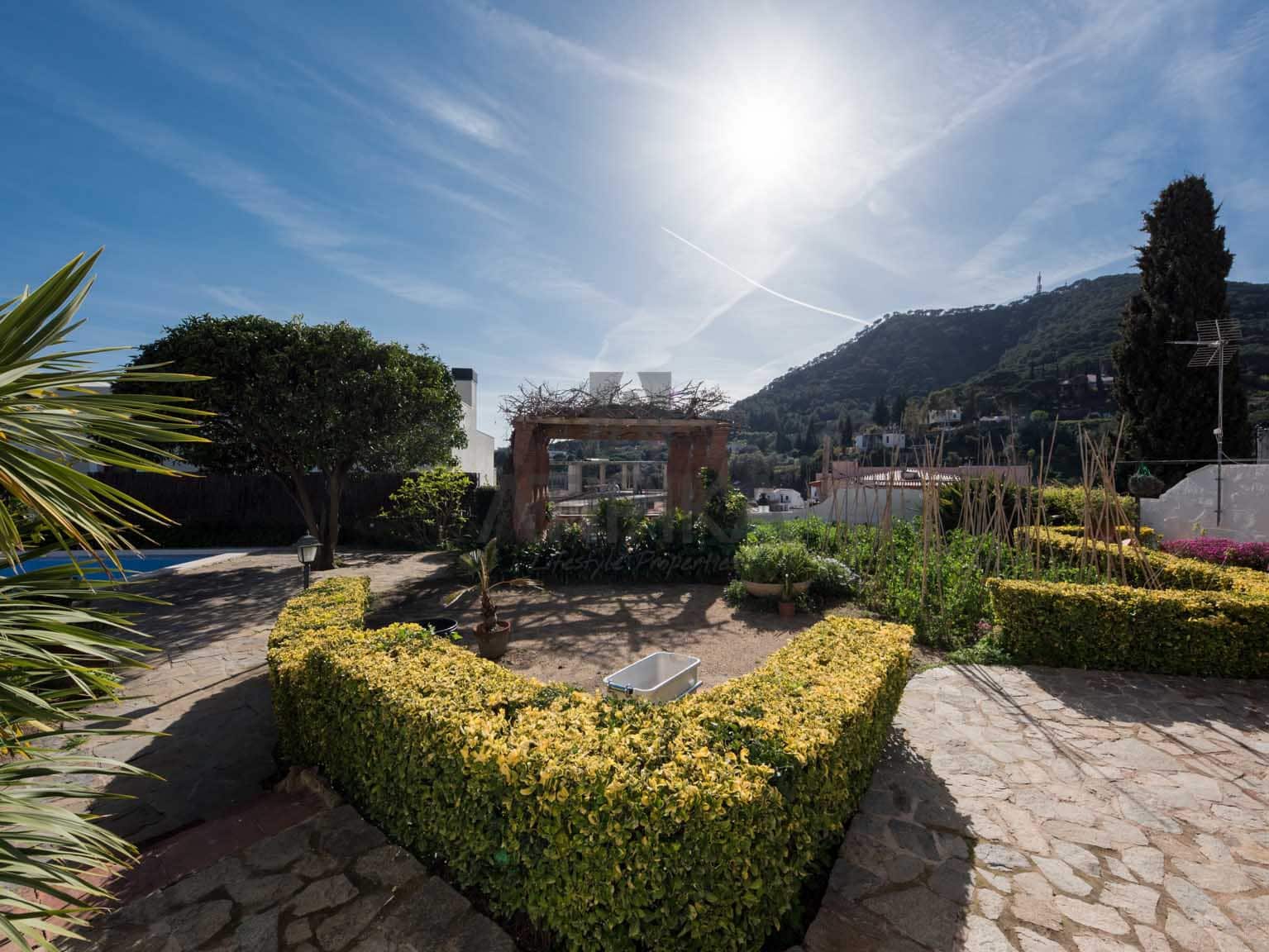11 soveværelse Finca/Landehus til salg i Cabrera de Mar med swimmingpool - € 1.200.000 (Ref: 9941347)