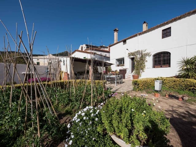 11 soveværelse Finca/Landehus til salg i Cabrera de Mar med swimmingpool - € 1.200.000 (Ref: 9941347)