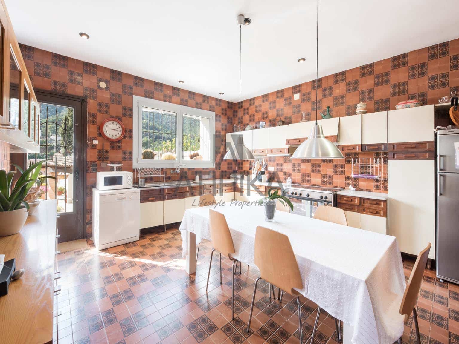 11 soveværelse Finca/Landehus til salg i Cabrera de Mar med swimmingpool - € 1.200.000 (Ref: 9941347)