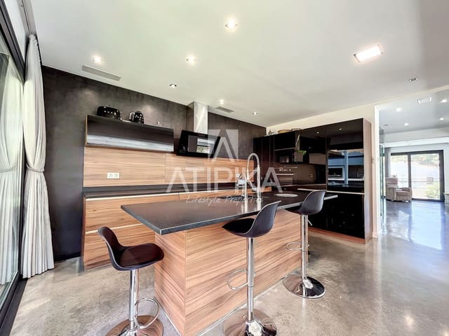 5 Zimmer Villa zu vermieten in Castelldefels mit Pool Garage - 11.000 € (Ref: 9941352)