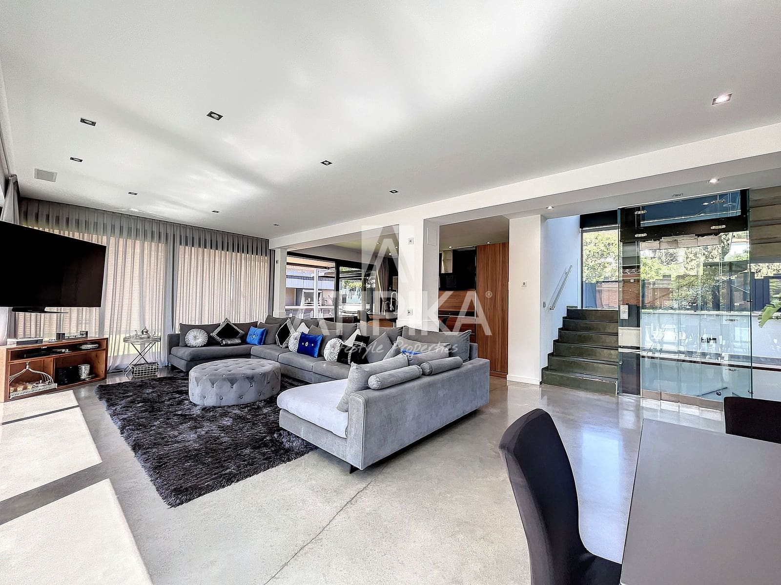 5 sypialnia Willa do wynajęcia w Castelldefels z basenem garażem - 11 000 € (Ref: 9941352)