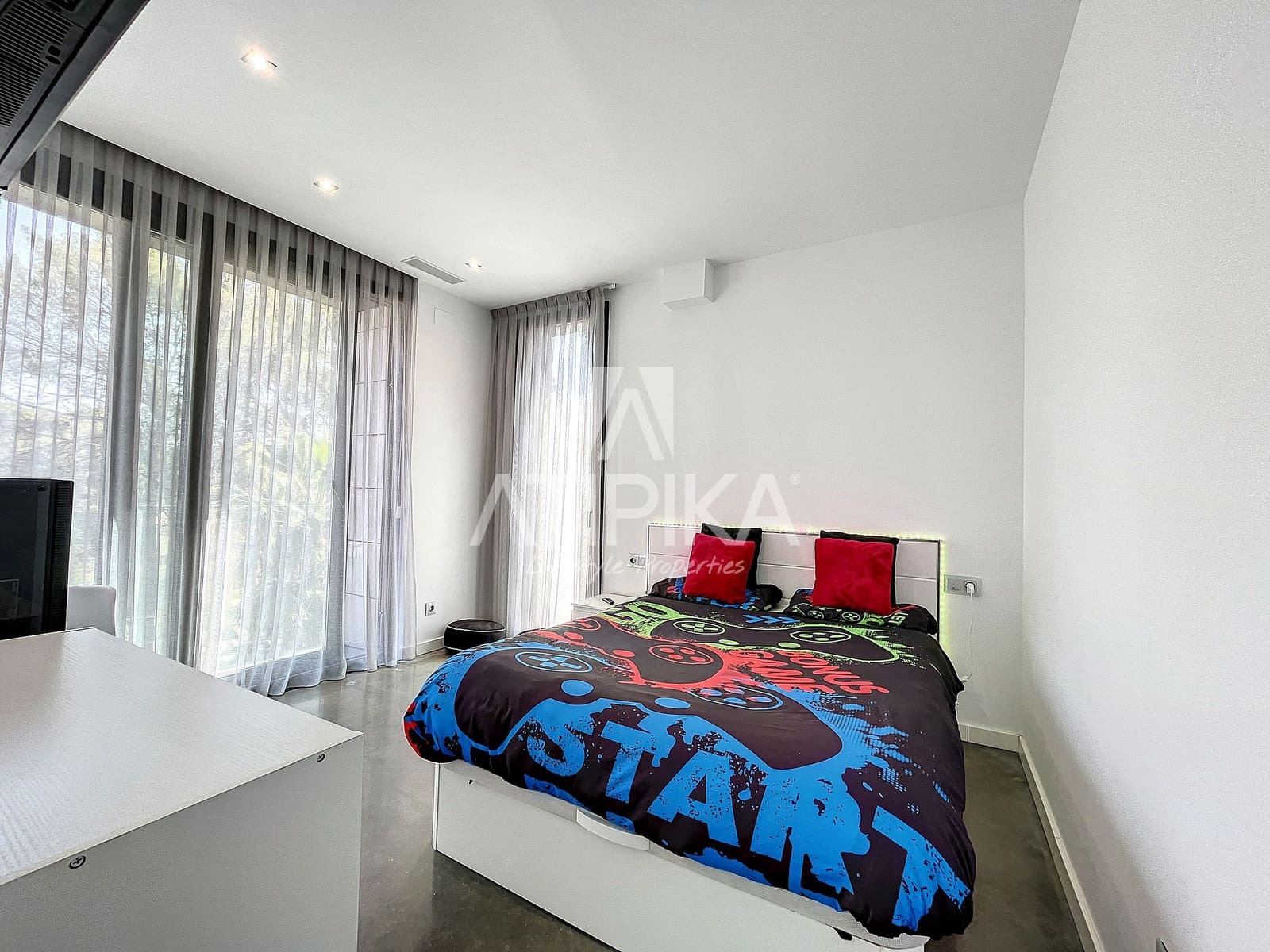 5 sypialnia Willa do wynajęcia w Castelldefels z basenem garażem - 11 000 € (Ref: 9941352)