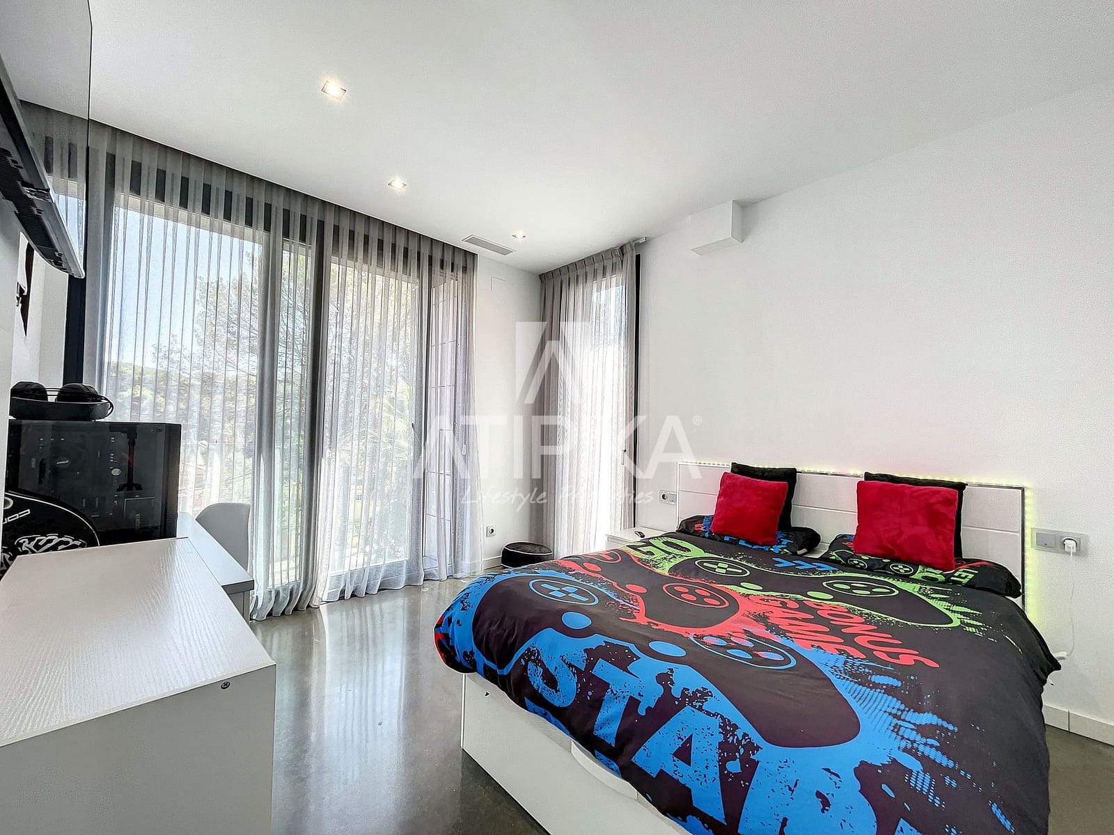 5 sypialnia Willa do wynajęcia w Castelldefels z basenem garażem - 11 000 € (Ref: 9941352)