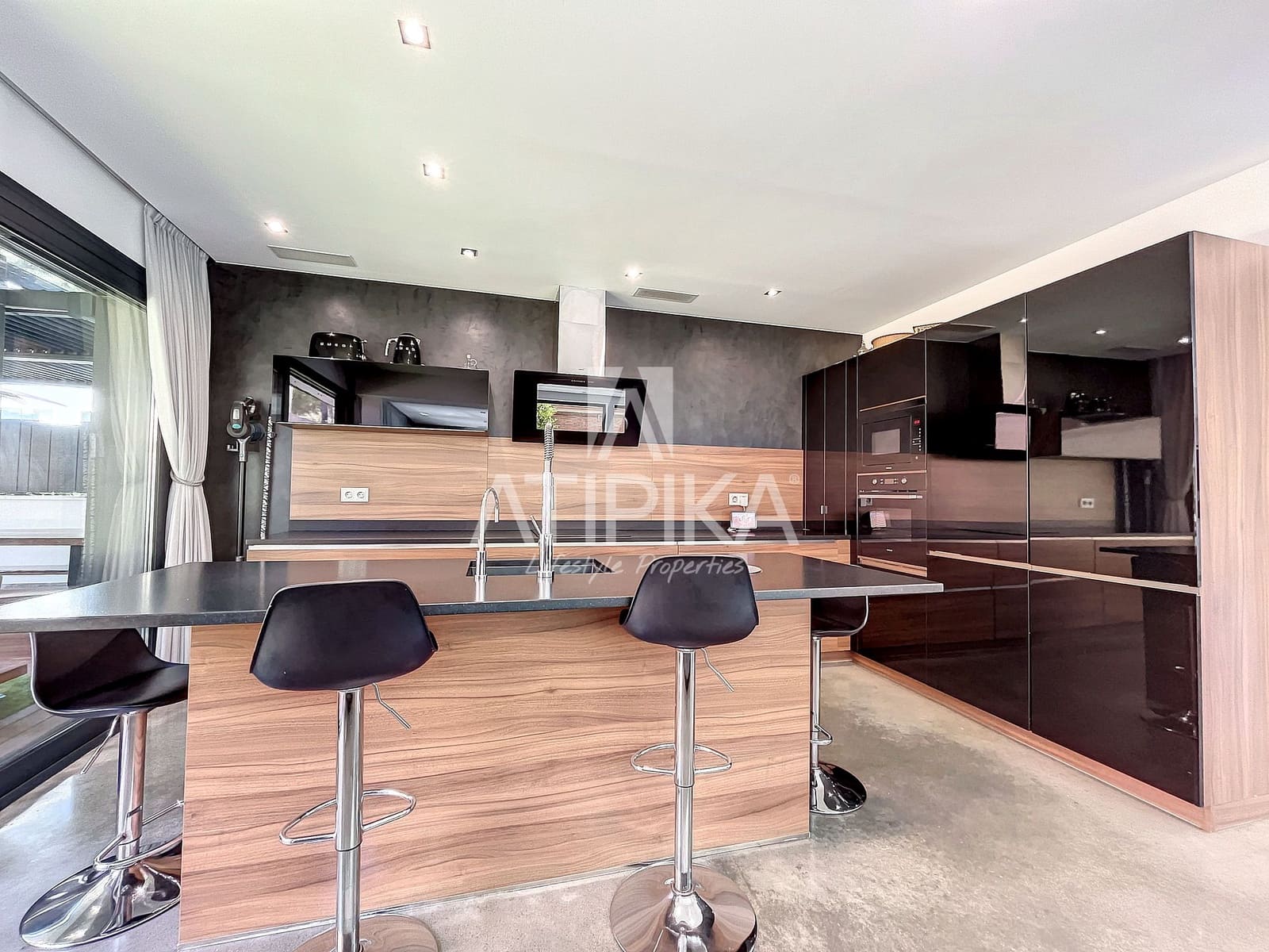 5 sypialnia Willa do wynajęcia w Castelldefels z basenem garażem - 11 000 € (Ref: 9941352)