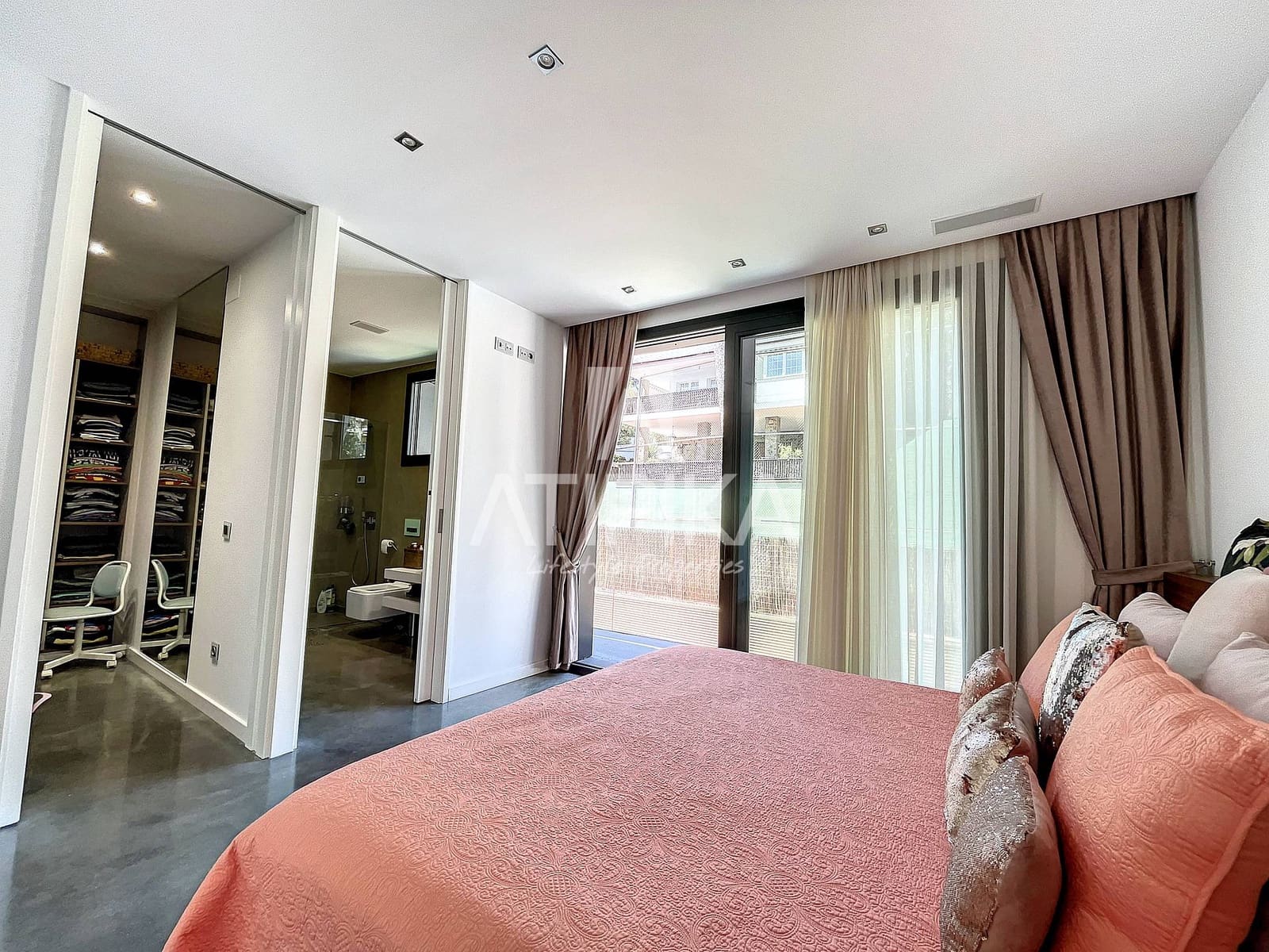 5 sypialnia Willa do wynajęcia w Castelldefels z basenem garażem - 11 000 € (Ref: 9941352)