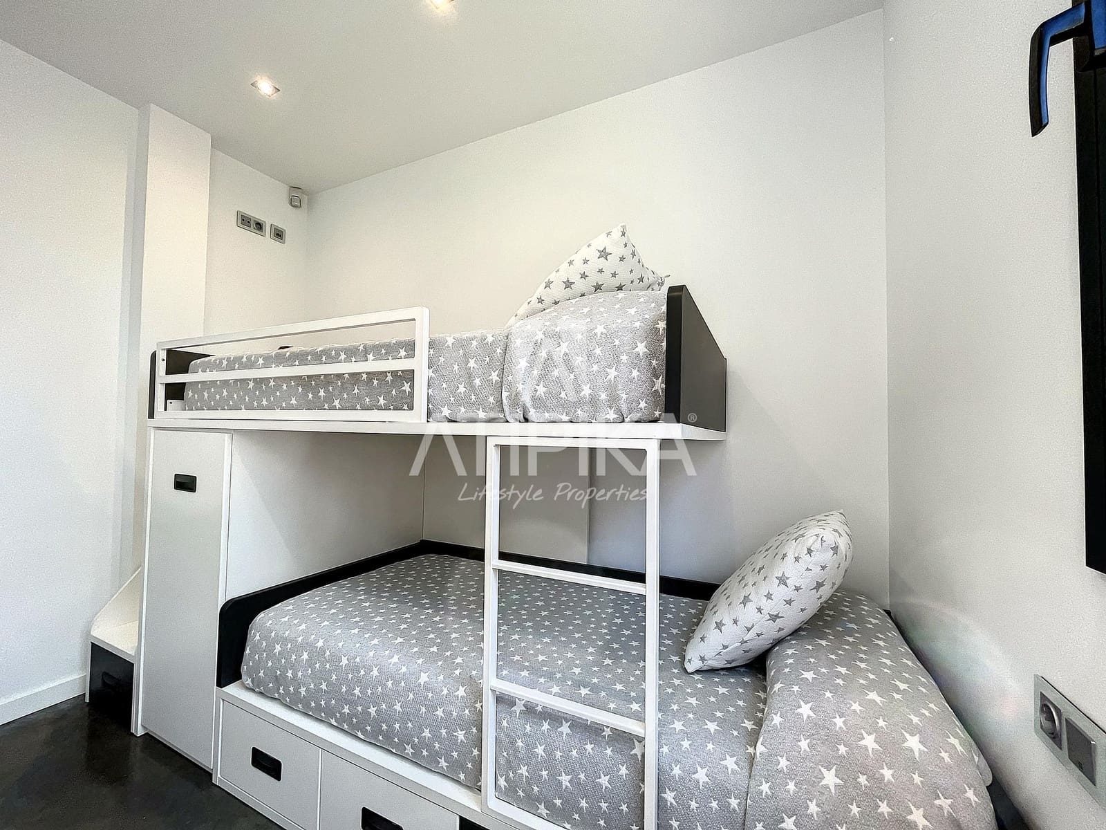 5 sypialnia Willa do wynajęcia w Castelldefels z basenem garażem - 11 000 € (Ref: 9941352)