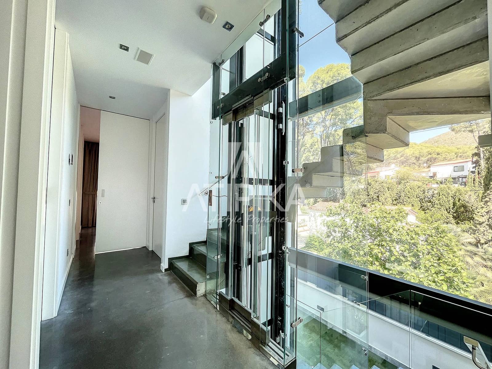 5 sypialnia Willa do wynajęcia w Castelldefels z basenem garażem - 11 000 € (Ref: 9941352)