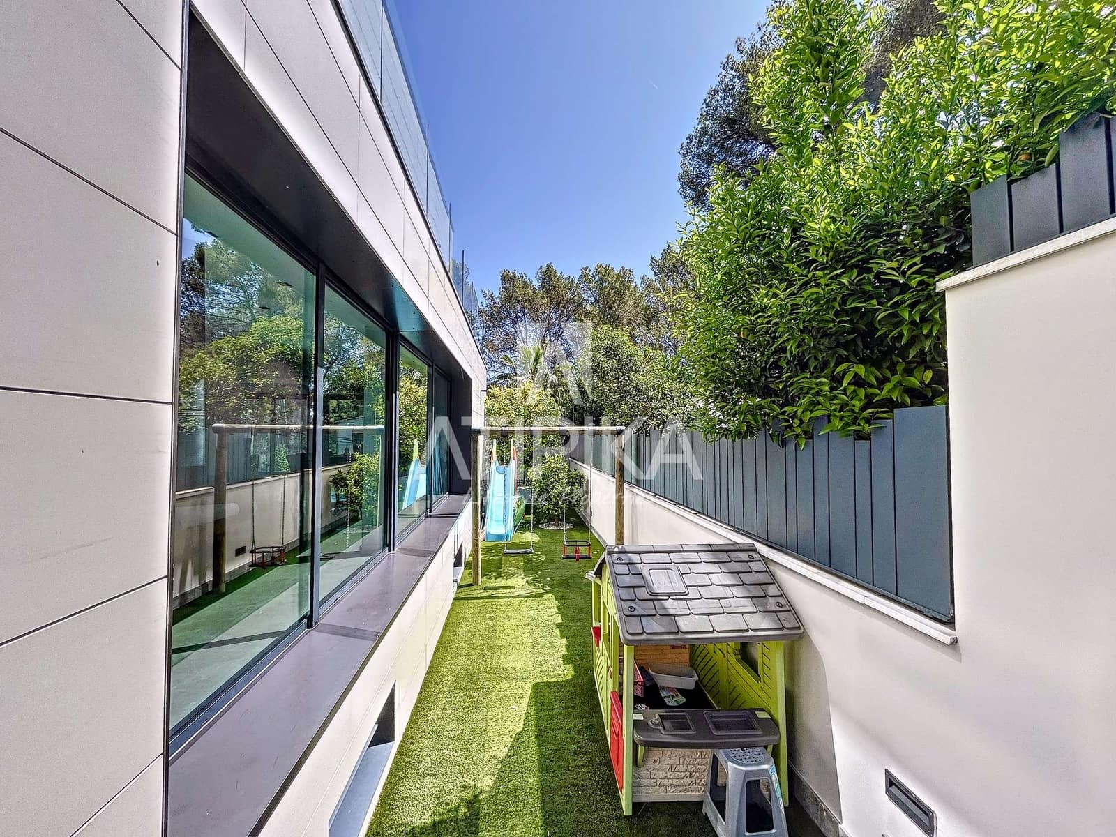 5 sypialnia Willa do wynajęcia w Castelldefels z basenem garażem - 11 000 € (Ref: 9941352)