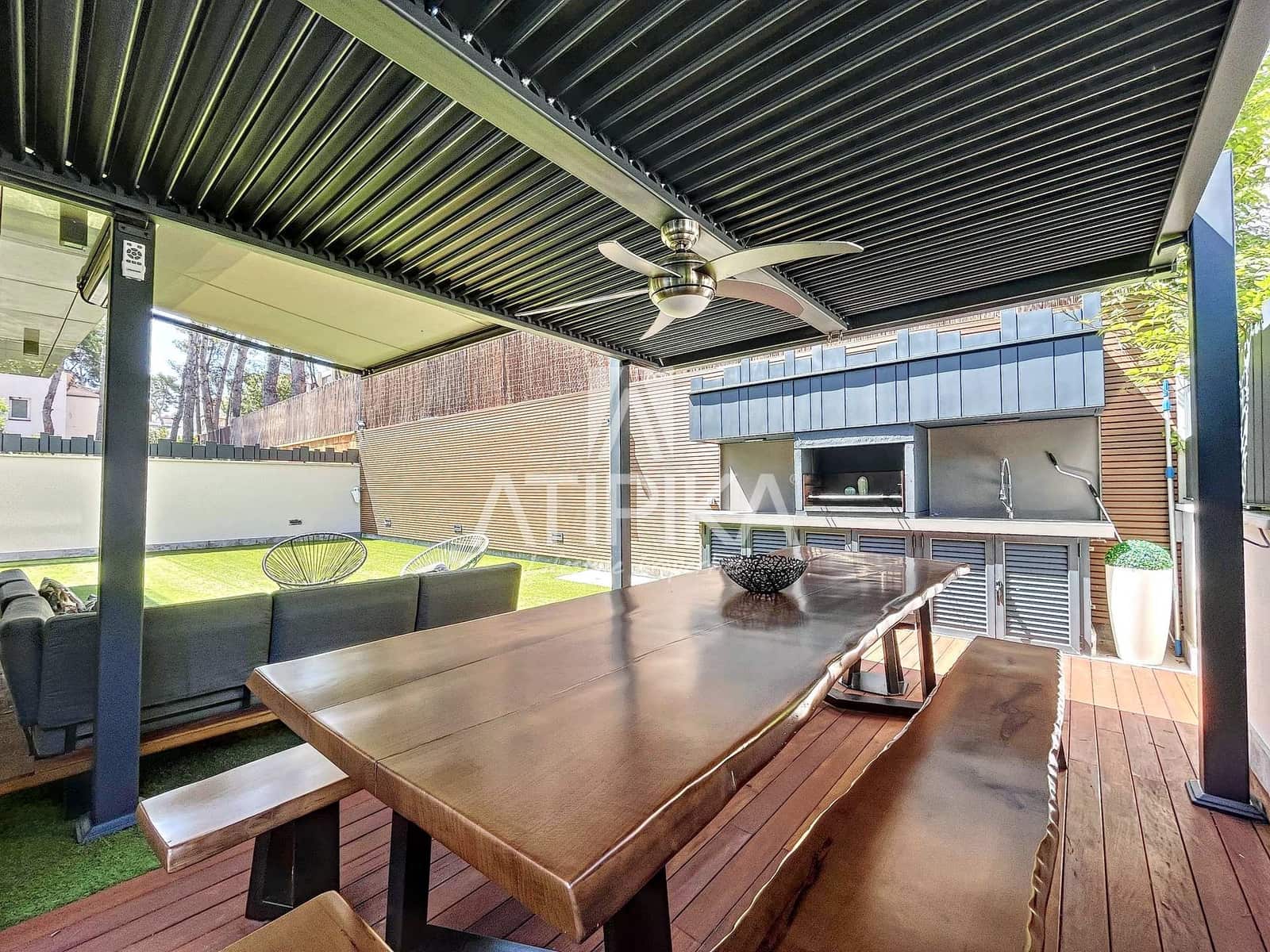 5 sypialnia Willa do wynajęcia w Castelldefels z basenem garażem - 11 000 € (Ref: 9941352)