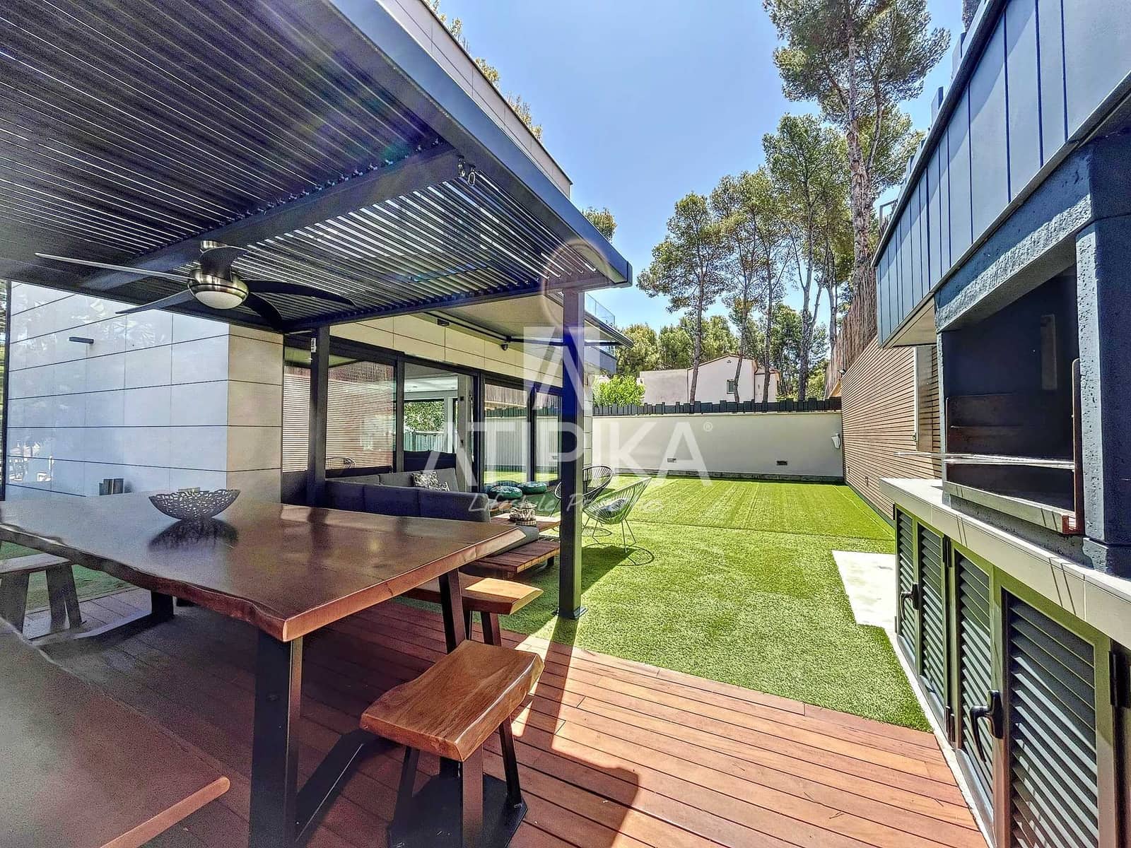 5 sypialnia Willa do wynajęcia w Castelldefels z basenem garażem - 11 000 € (Ref: 9941352)