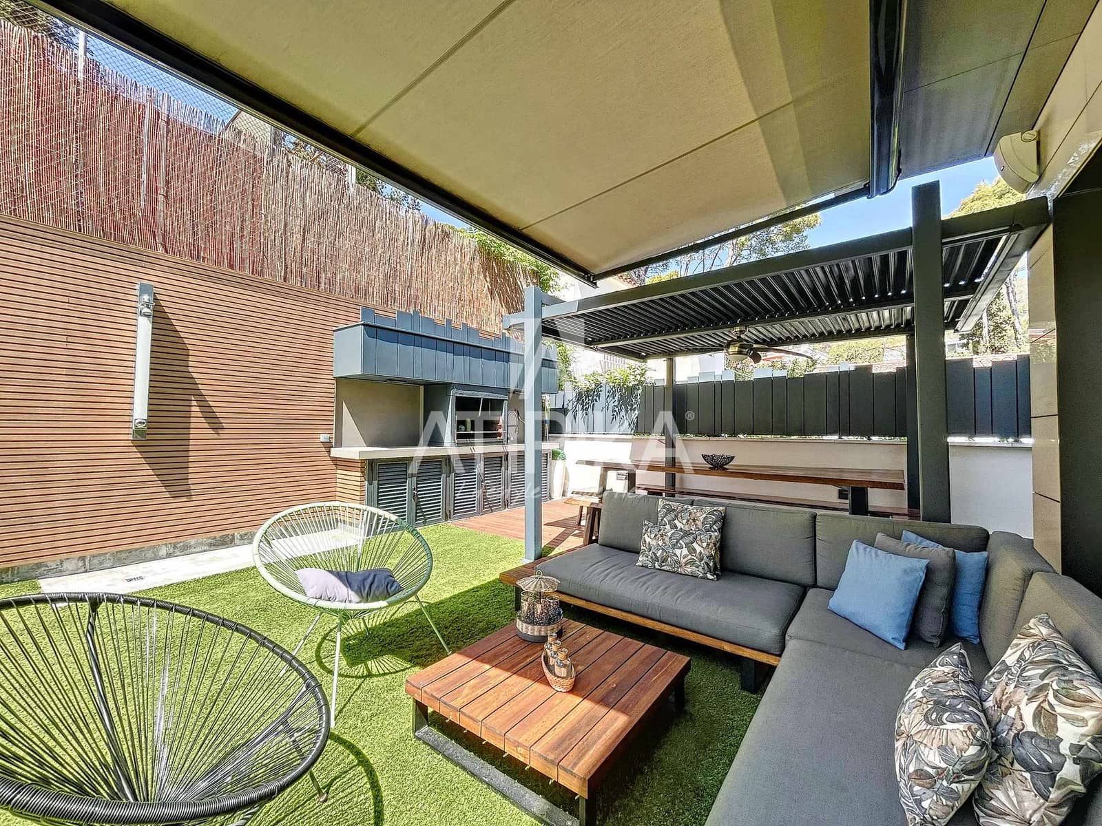 5 sypialnia Willa do wynajęcia w Castelldefels z basenem garażem - 11 000 € (Ref: 9941352)