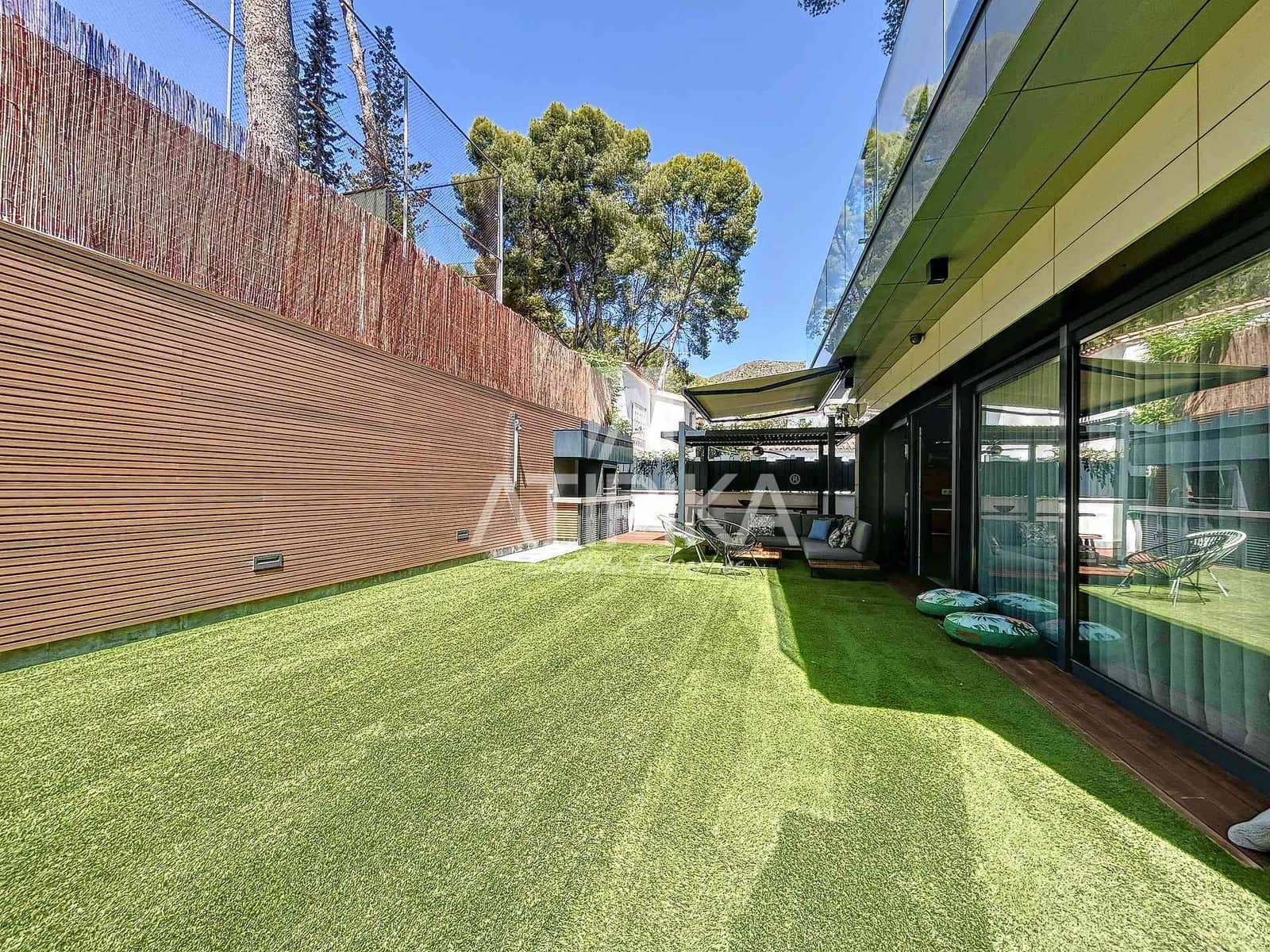 5 sypialnia Willa do wynajęcia w Castelldefels z basenem garażem - 11 000 € (Ref: 9941352)