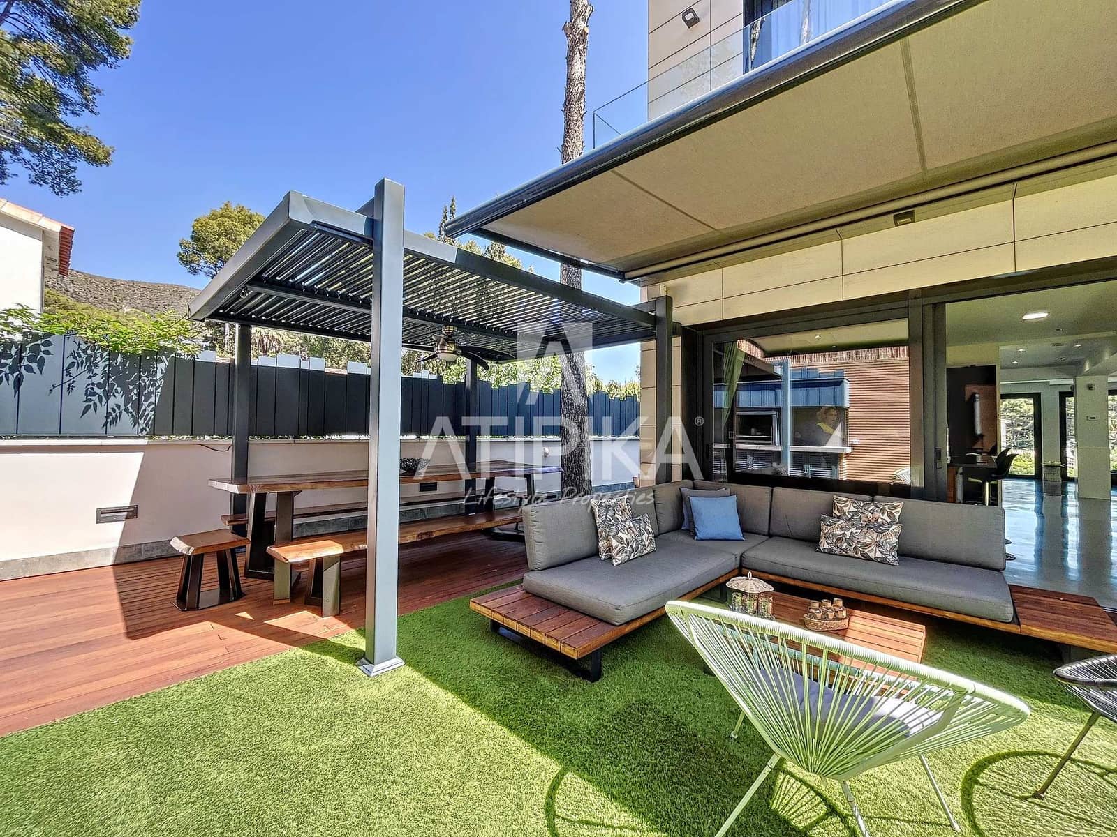 5 sypialnia Willa do wynajęcia w Castelldefels z basenem garażem - 11 000 € (Ref: 9941352)