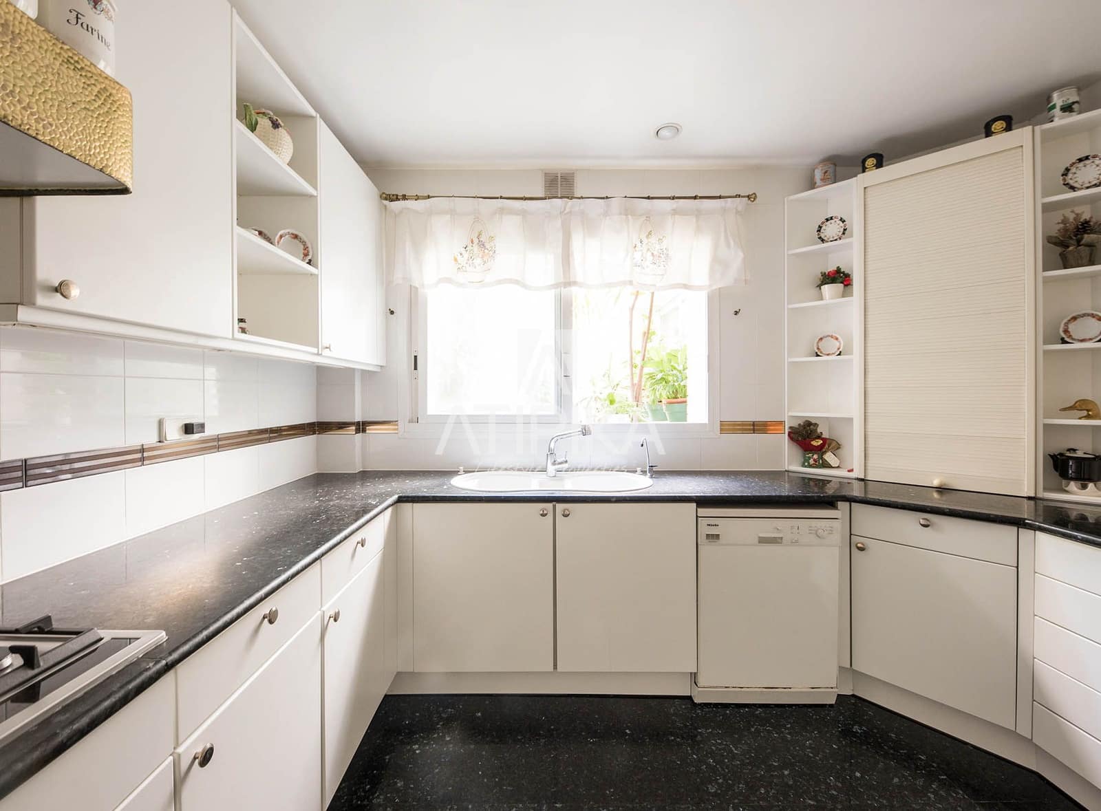 6 Zimmer Villa zu verkaufen in Barcelona Stadt mit Pool - 4.100.000 € (Ref: 9941354)