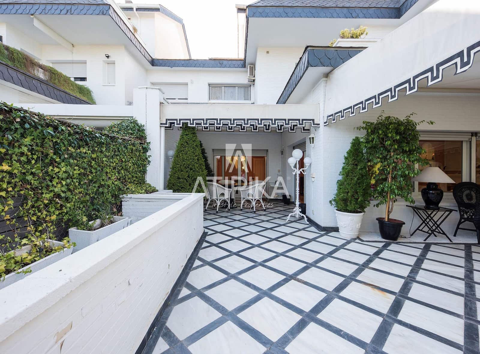6 Zimmer Villa zu verkaufen in Barcelona Stadt mit Pool - 4.100.000 € (Ref: 9941354)
