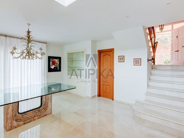 7 makuuhuone Huvila myytävänä paikassa Castelldefels mukana uima-altaan - 1 900 000 € (Ref: 9941381)