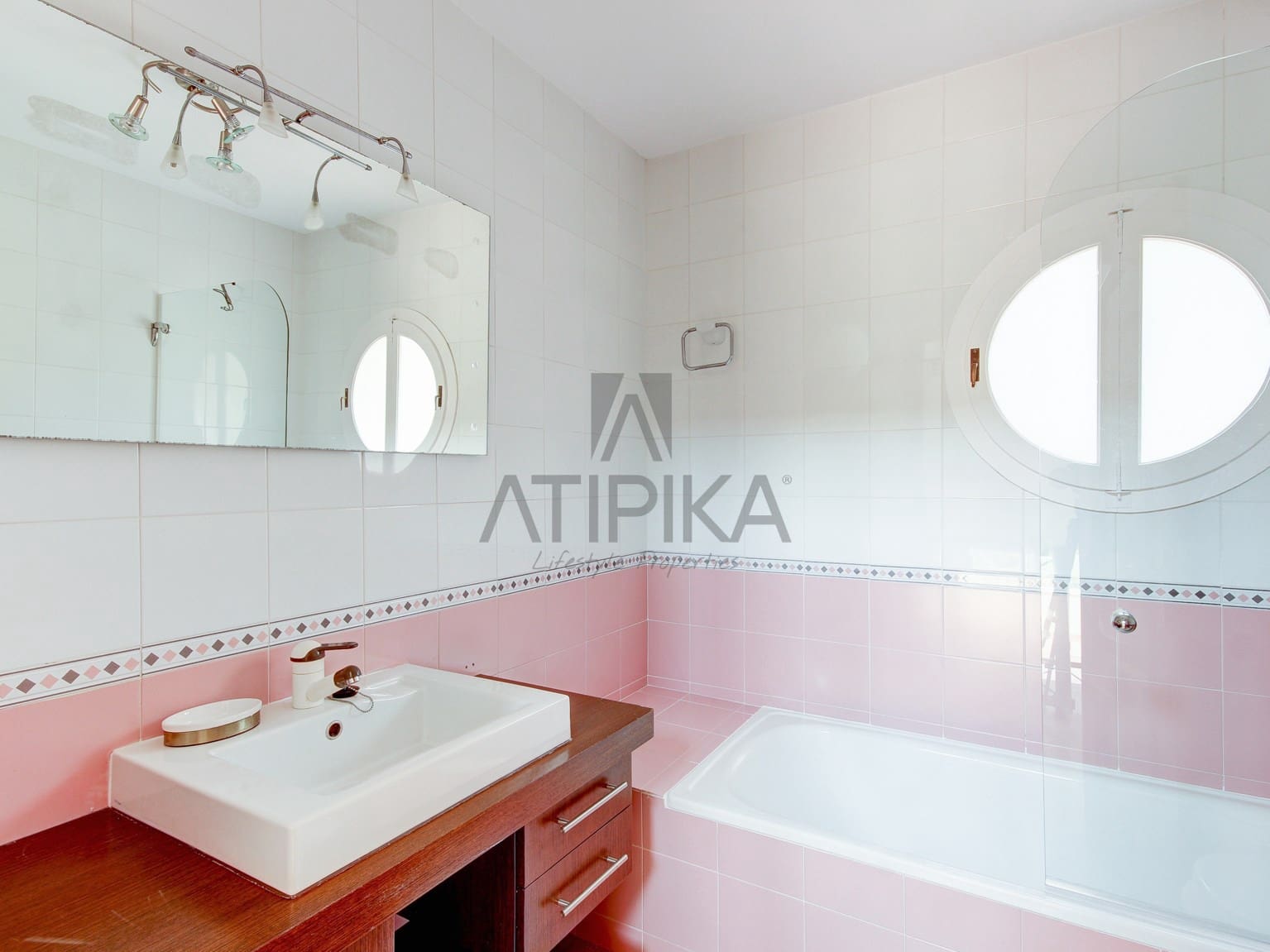 7 makuuhuone Huvila myytävänä paikassa Castelldefels mukana uima-altaan - 1 900 000 € (Ref: 9941381)