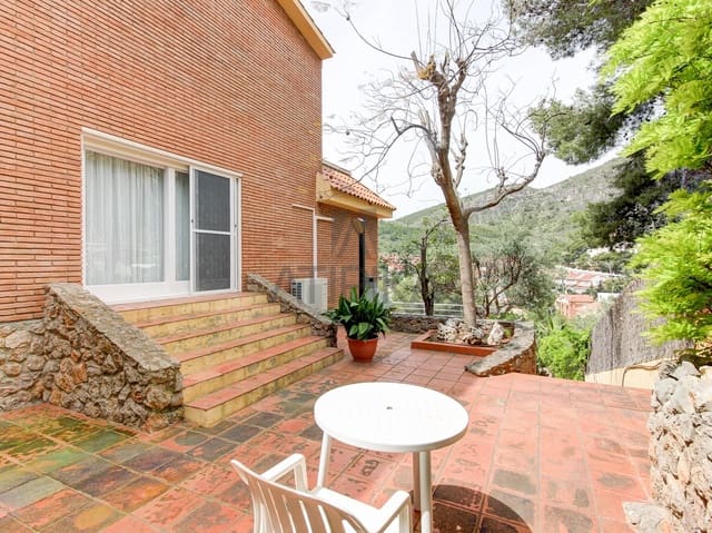 7 makuuhuone Huvila myytävänä paikassa Castelldefels mukana uima-altaan - 1 900 000 € (Ref: 9941381)