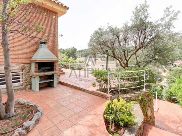 7 makuuhuone Huvila myytävänä paikassa Castelldefels mukana uima-altaan - 1 900 000 € (Ref: 9941381)