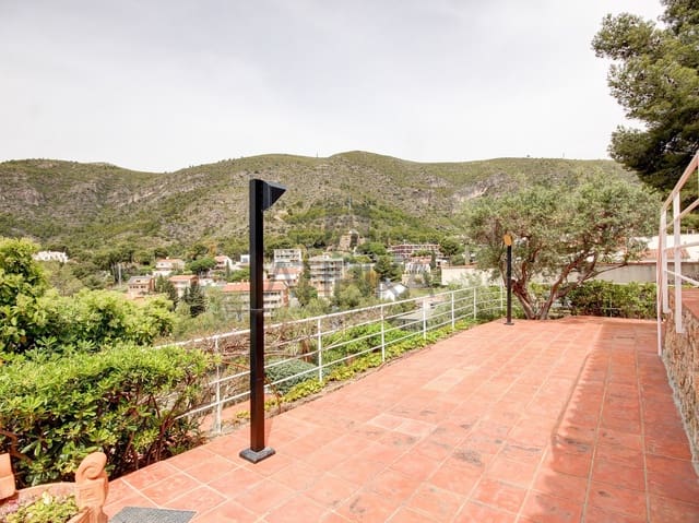7 makuuhuone Huvila myytävänä paikassa Castelldefels mukana uima-altaan - 1 900 000 € (Ref: 9941381)
