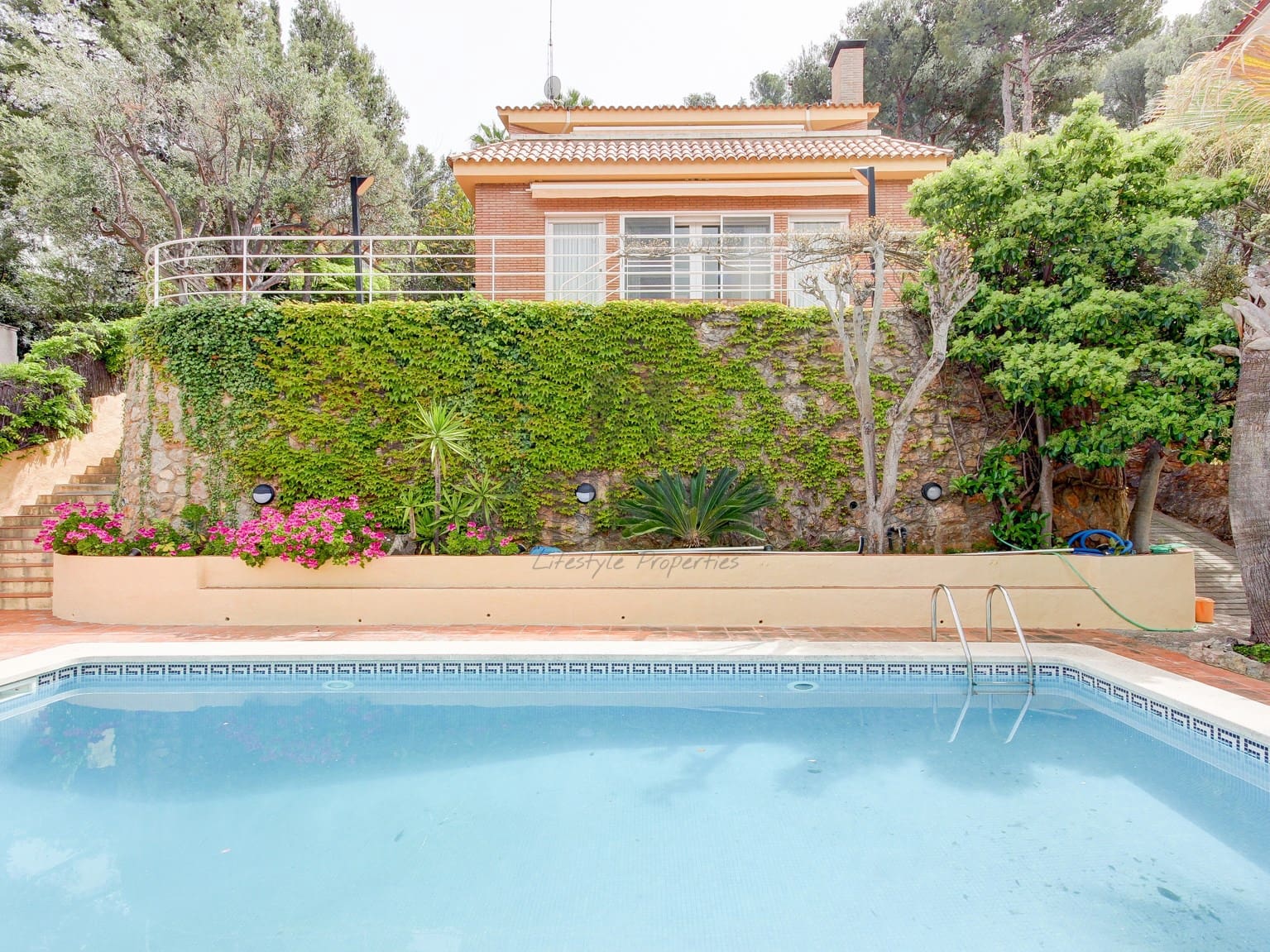 7 makuuhuone Huvila myytävänä paikassa Castelldefels mukana uima-altaan - 1 900 000 € (Ref: 9941381)