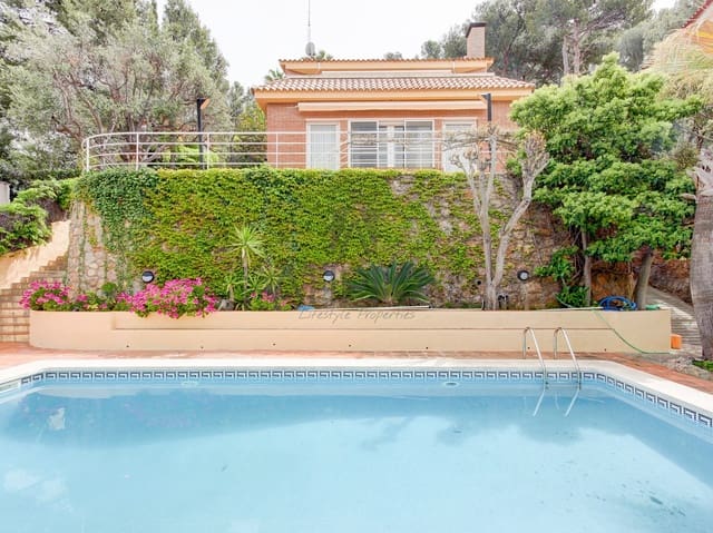 7 makuuhuone Huvila myytävänä paikassa Castelldefels mukana uima-altaan - 1 900 000 € (Ref: 9941381)