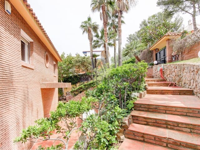 7 makuuhuone Huvila myytävänä paikassa Castelldefels mukana uima-altaan - 1 900 000 € (Ref: 9941381)