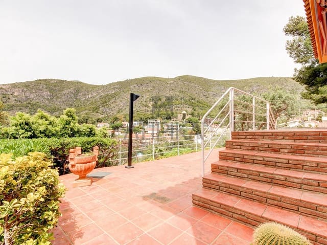 7 makuuhuone Huvila myytävänä paikassa Castelldefels mukana uima-altaan - 1 900 000 € (Ref: 9941381)