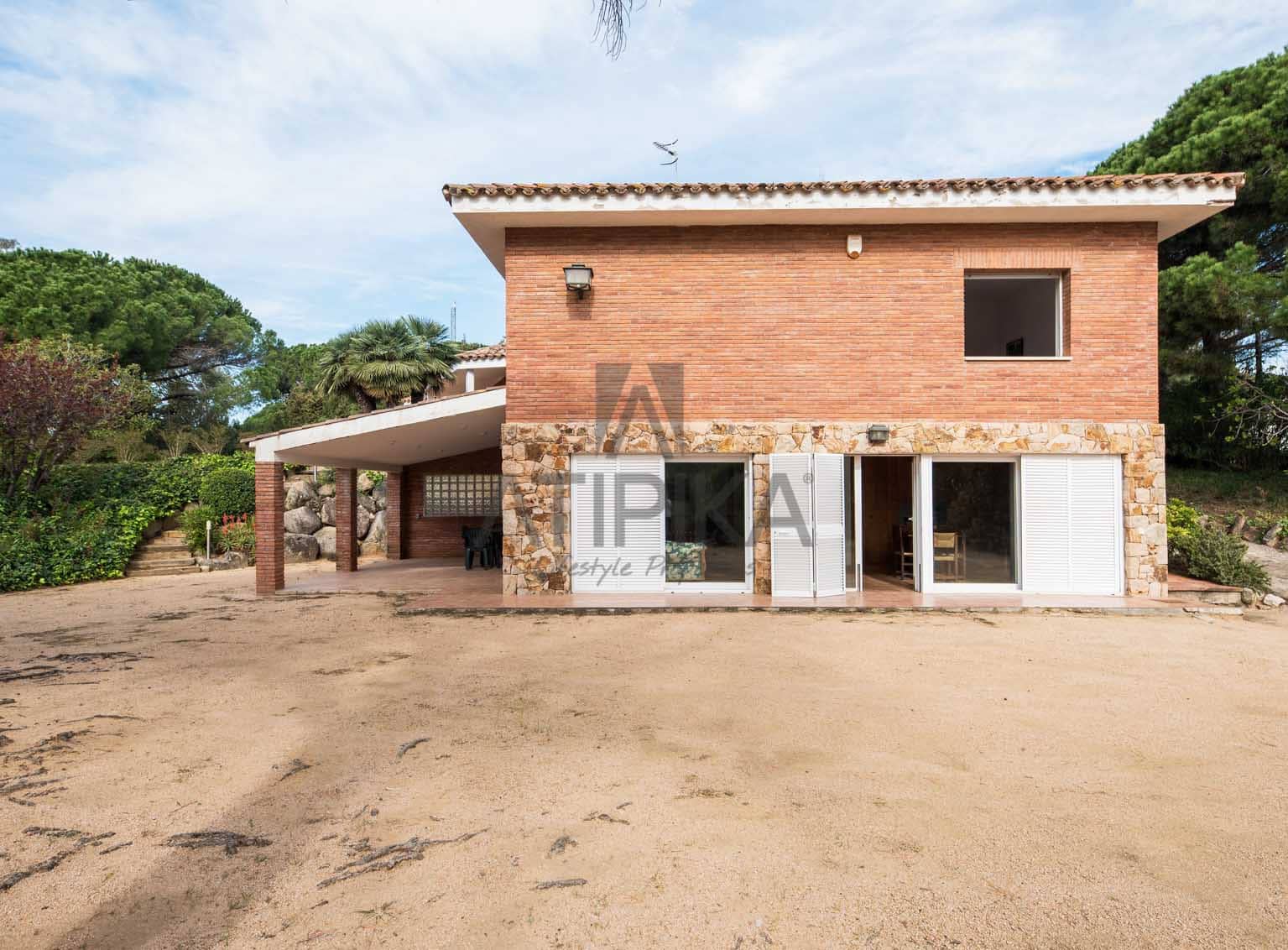 5 soveværelse Villa til salg i Sant Vicenc de Montalt med swimmingpool - € 1.575.000 (Ref: 9941382)