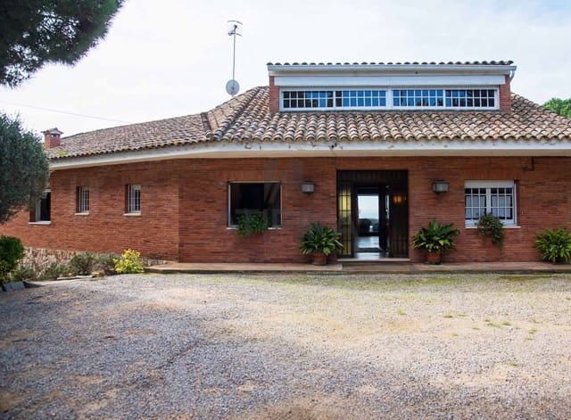 5 soveværelse Villa til salg i Sant Vicenç de Montalt med swimmingpool - € 1.575.000 (Ref: 9941382)