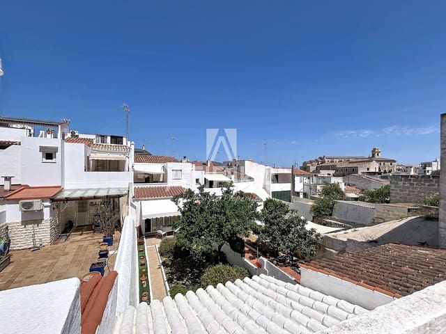 5 bedroom Villa for sale in Mahón / Maó - € 520,000 (Ref: 9941383)