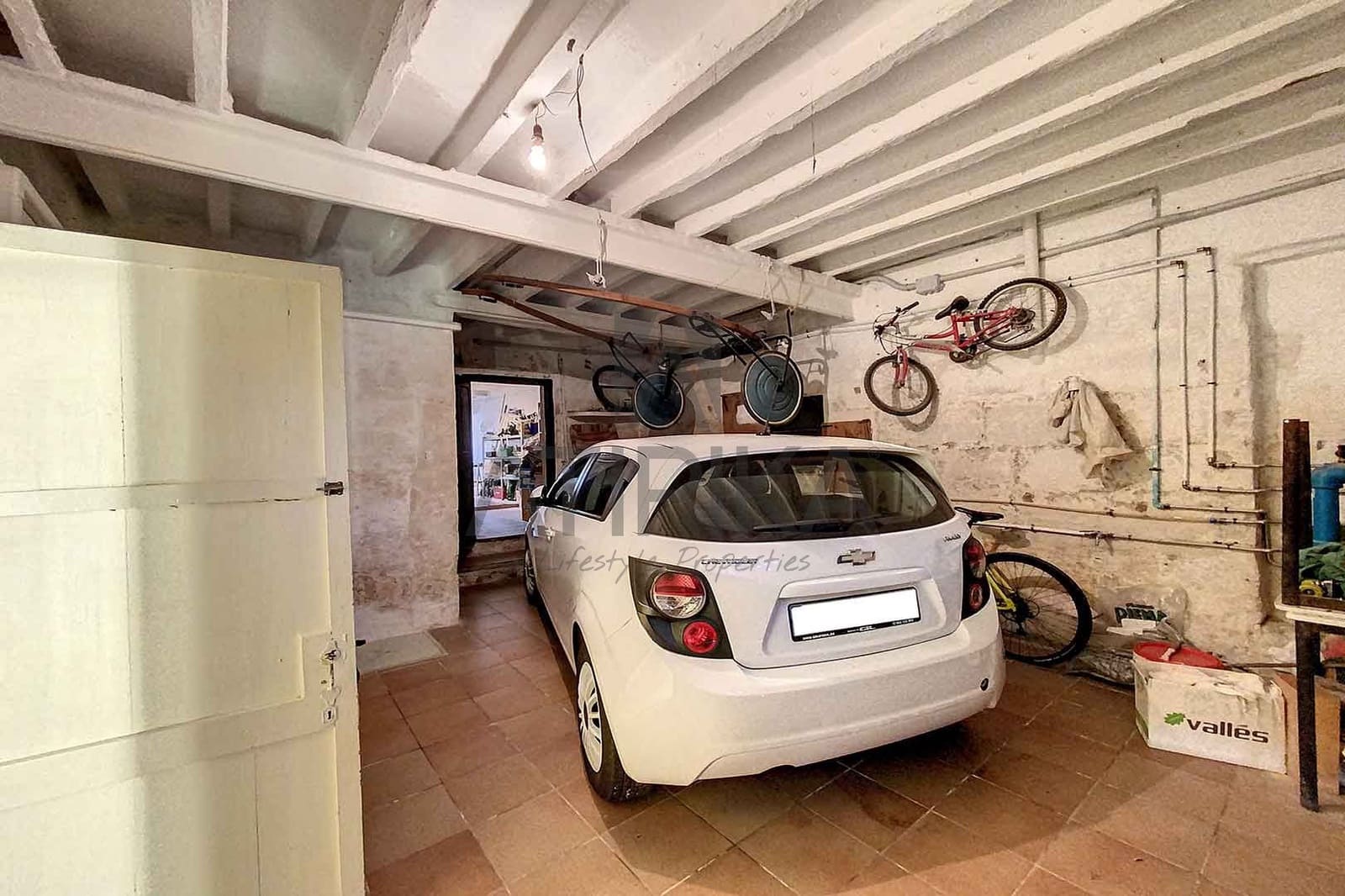 6 bedroom Villa for sale in Es Castell - € 520,000 (Ref: 9941386)