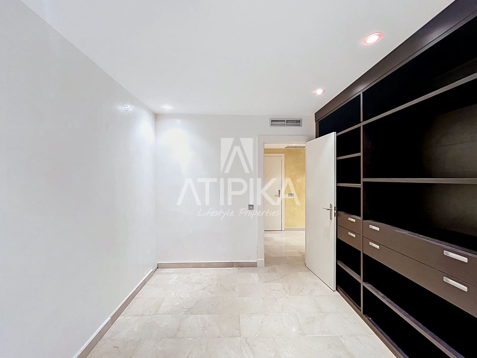 4 bedroom Apartment for sale in Mahon / Mao - € 585,000 (Ref: 9941403)