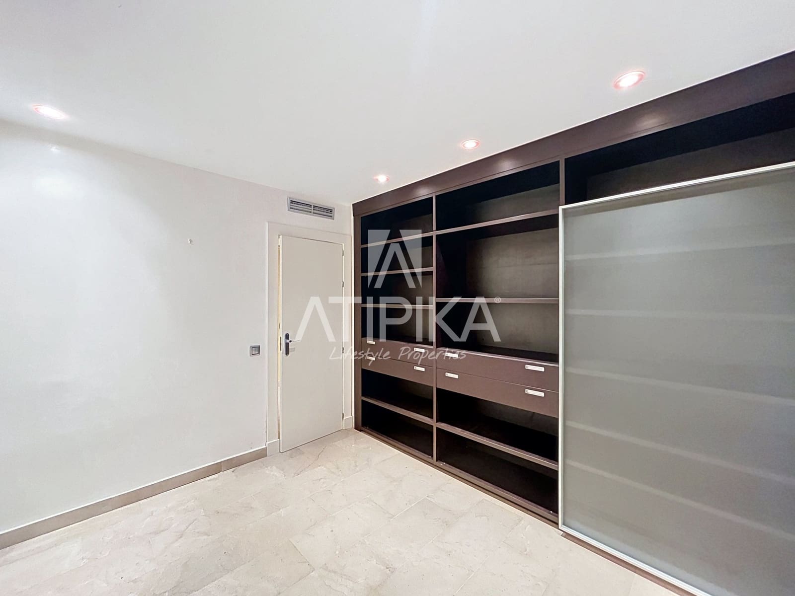 4 bedroom Apartment for sale in Mahon / Mao - € 585,000 (Ref: 9941403)